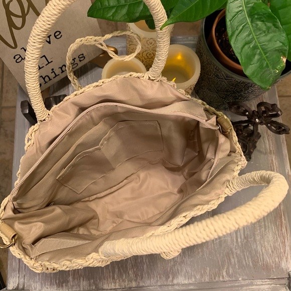 Round straw crossbody tote bag - Picture 3 of 8